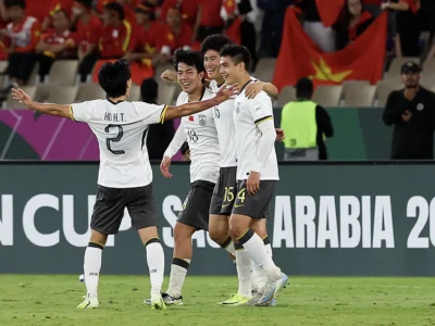 Cựu sao MU Dong Fangzhuo ‘tự vả’ vì đánh giá sai U23 Trung Quốc, thừa nhận đây là cú tát hạnh phúc