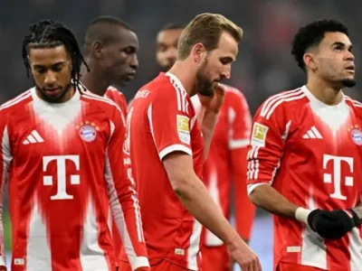 SỐC NGHIÊNG NGẢ: Bayern Munich thua ngược 1-2 ngay tại Allianz Arena, chuỗi bất bại Bundesliga bị Augsburg phá vỡ