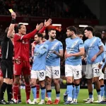 Arne Slot 'nổi điên' đòi thẻ đỏ cho Marc Guehi: 'Kéo áo Salah sao không bị đuổi?' 1