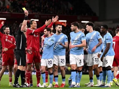 Arne Slot ‘nổi điên’ đòi thẻ đỏ cho Marc Guehi: ‘Kéo áo Salah sao không bị đuổi?’