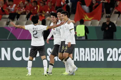 Cựu sao MU Dong Fangzhuo 'tự vả' vì đánh giá sai U23 Trung Quốc, thừa nhận đây là cú tát hạnh phúc 1